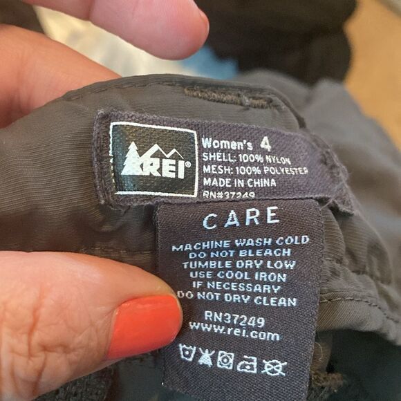 NWOT REI Womens Sahara 10" Inseam Gray Shorts - Picture 5 of 6